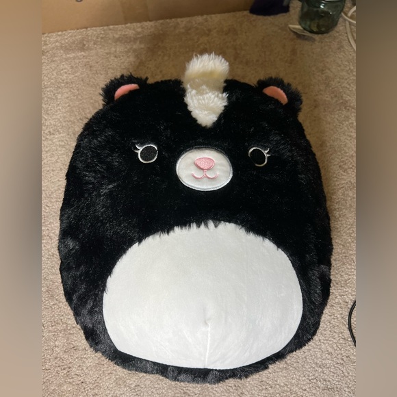 New Selma the Skunk Fuzzamallow Squishmallow - Picture 3 of 15